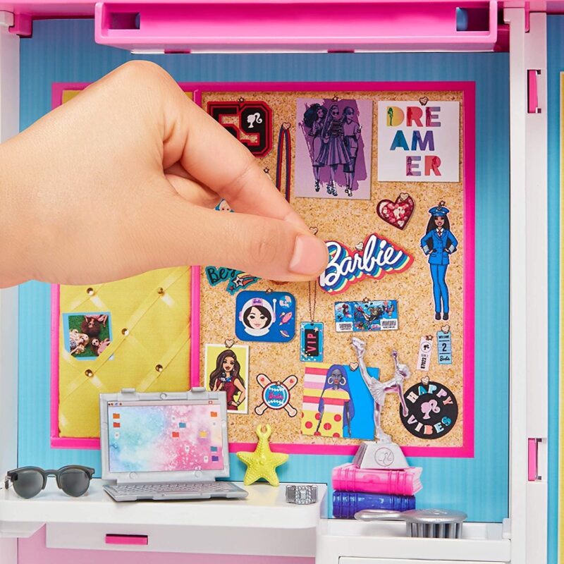 Barbie Dream Closet with Blonde Barbie Doll