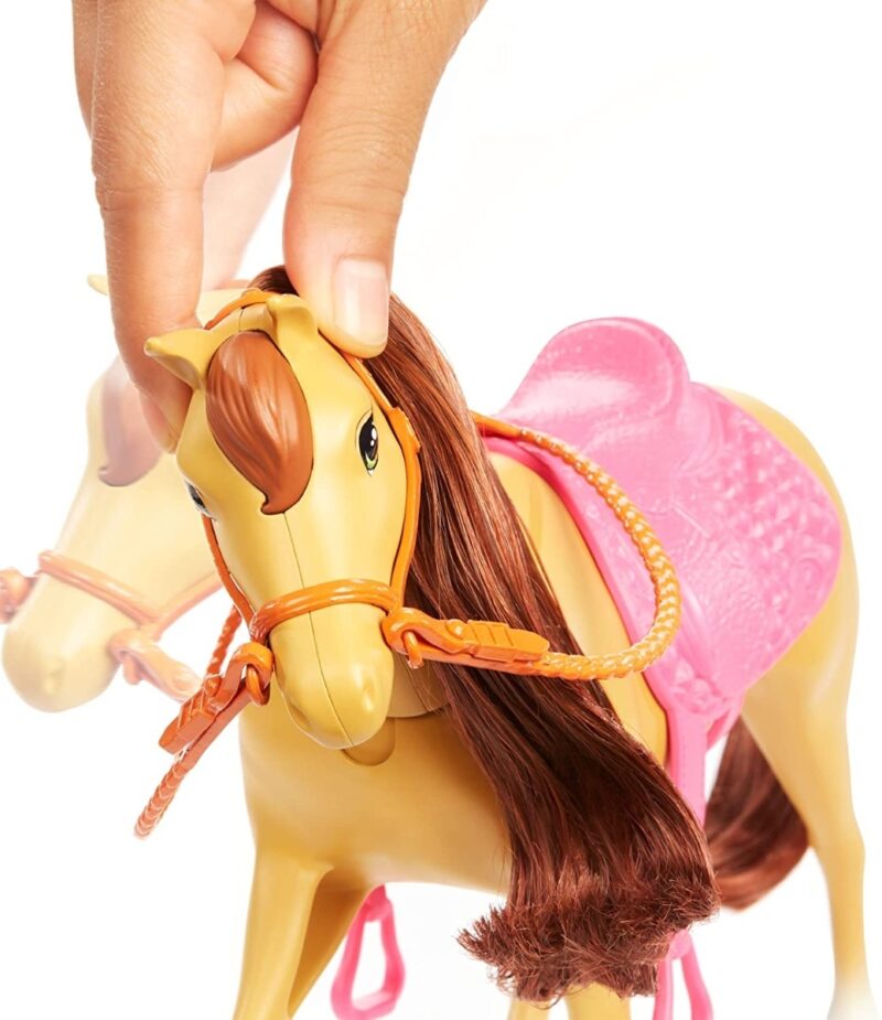 Barbie Hugs N Horses